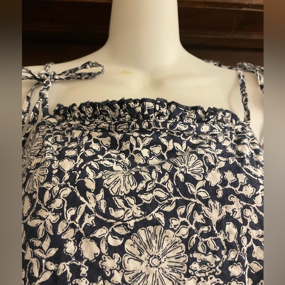 Vineyard Vines Brand Women's Medium Tiered Seersucker Blue & White Floral Dress - Picture 6 of 10